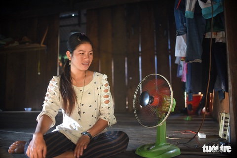 Điện đã về đến làng O2 - Ảnh 6. Điện đã về đến làng O2 - Ảnh 6.