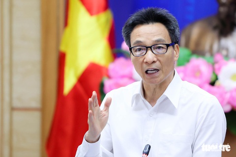 Thủ tướng làm việc với ngành y tế: Bệnh viện than mua dao mổ rẻ, rạch 3 lần mới qua da người bệnh - Ảnh 3. Thủ tướng làm việc với ngành y tế: Bệnh viện than mua dao mổ rẻ, rạch 3 lần mới qua da người bệnh - Ảnh 3.