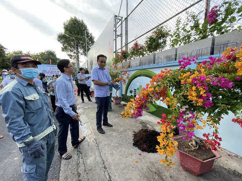 Quận Phú Nhuận: Đường bẩn thành đường hoa, nắp cống hóa tranh vẽ - Ảnh 3.