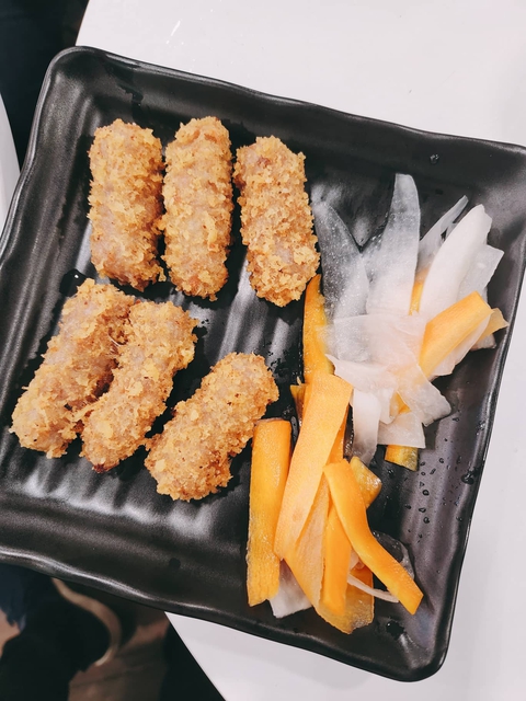 Chân dung anh chủ 9X mlem mlem của tiệm trà sữa, món ăn vặt khiến giới trẻ mê tít - Ảnh 3. Chân dung anh chủ 9X mlem mlem của tiệm trà sữa, món ăn vặt khiến giới trẻ mê tít - Ảnh 3.