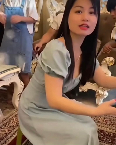 Bé 5 tuổi khóc như mưa vì bị khách ngồi lên bánh sinh nhật - Ảnh 4. Bé 5 tuổi khóc như mưa vì bị khách ngồi lên bánh sinh nhật - Ảnh 4.