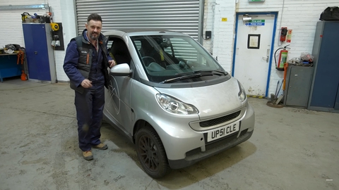 ‘Xe tí hon’ Smart Fortwo cũng độ được thành nhà di động: Có cả bếp và bồn rửa - Ảnh 1. ‘Xe tí hon’ Smart Fortwo cũng độ được thành nhà di động: Có cả bếp và bồn rửa - Ảnh 1.