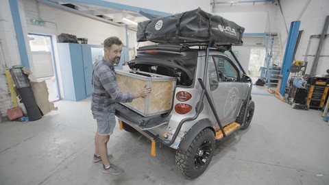 ‘Xe tí hon’ Smart Fortwo cũng độ được thành nhà di động: Có cả bếp và bồn rửa - Ảnh 9. ‘Xe tí hon’ Smart Fortwo cũng độ được thành nhà di động: Có cả bếp và bồn rửa - Ảnh 9.