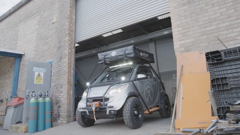 ‘Xe tí hon’ Smart Fortwo cũng độ được thành nhà di động: Có cả bếp và bồn rửa - Ảnh 11. ‘Xe tí hon’ Smart Fortwo cũng độ được thành nhà di động: Có cả bếp và bồn rửa - Ảnh 11.