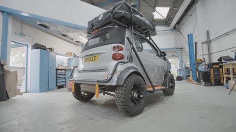 ‘Xe tí hon’ Smart Fortwo cũng độ được thành nhà di động: Có cả bếp và bồn rửa - Ảnh 6. ‘Xe tí hon’ Smart Fortwo cũng độ được thành nhà di động: Có cả bếp và bồn rửa - Ảnh 6.