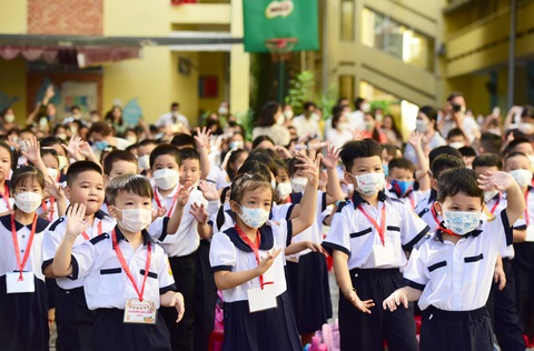 Học sinh lớp 1 tựu trường: Rèn nề nếp trước khi học chữ - Ảnh 1. Học sinh lớp 1 tựu trường: Rèn nề nếp trước khi học chữ - Ảnh 1.