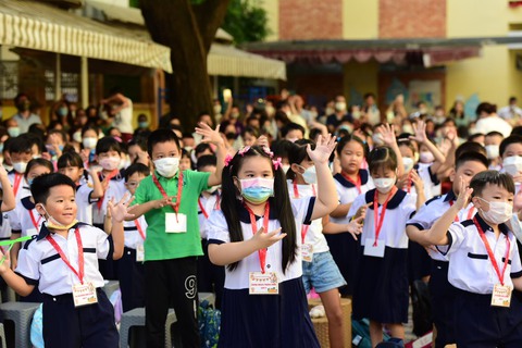 Học sinh lớp 1 ở TP.HCM trong ngày tựu trường năm học 2022-2023. Năm học 2023-2024, TP.HCM có 3 địa phương thí điểm không phân tuyến khi tuyển sinh đầu cấp - Ảnh: DUYÊN PHAN Học sinh lớp 1 ở TP.HCM trong ngày tựu trường năm học 2022-2023. Năm học 2023-2024, TP.HCM có 3 địa phương thí điểm không phân tuyến khi tuyển sinh đầu cấp - Ảnh: DUYÊN PHAN