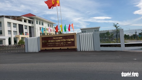 Nhân viên bị điều tra, giám đốc văn phòng đăng ký đất đai uống thuốc sâu tự tử - Ảnh 1. Nhân viên bị điều tra, giám đốc văn phòng đăng ký đất đai uống thuốc sâu tự tử - Ảnh 1.