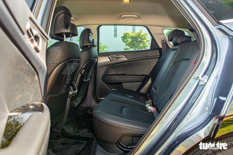 Doanh nhân 9X đánh giá Kia Sportage: Chuyển từ Mercedes-Benz GLC sang không nhiều hụt hẫng - Ảnh 8. Doanh nhân 9X đánh giá Kia Sportage: Chuyển từ Mercedes-Benz GLC sang không nhiều hụt hẫng - Ảnh 8.
