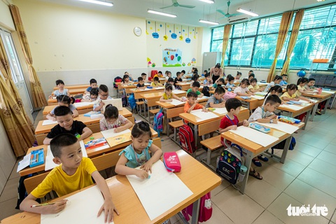 Học sinh lớp 1 Hà Nội háo hức trong ngày tựu trường sớm - Ảnh 5. Học sinh lớp 1 Hà Nội háo hức trong ngày tựu trường sớm - Ảnh 5.