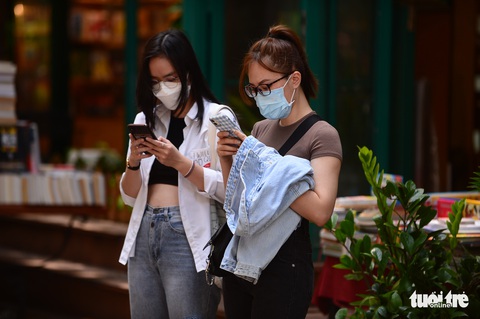 Khoe thân, phát sex... để kiếm tiền trên TikTok - Ảnh 2. Khoe thân, phát sex... để kiếm tiền trên TikTok - Ảnh 2.