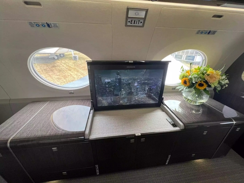 ‘Soi’ máy bay 65 triệu USD của Elon Musk và Bill Gates: Tốc độ gần siêu thanh, cabin xa xỉ độ riêng - Ảnh 11. ‘Soi’ máy bay 65 triệu USD của Elon Musk và Bill Gates: Tốc độ gần siêu thanh, cabin xa xỉ độ riêng - Ảnh 11.