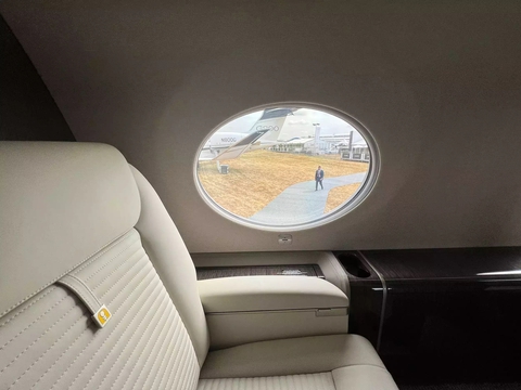 ‘Soi’ máy bay 65 triệu USD của Elon Musk và Bill Gates: Tốc độ gần siêu thanh, cabin xa xỉ độ riêng - Ảnh 15. ‘Soi’ máy bay 65 triệu USD của Elon Musk và Bill Gates: Tốc độ gần siêu thanh, cabin xa xỉ độ riêng - Ảnh 15.