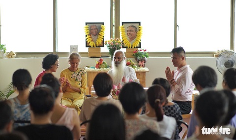 Yoga soi sáng: Ấn bản tiếng Việt cuốn sách được coi là thánh kinh của yoga hiện đại - Ảnh 2. Yoga soi sáng: Ấn bản tiếng Việt cuốn sách được coi là thánh kinh của yoga hiện đại - Ảnh 2.
