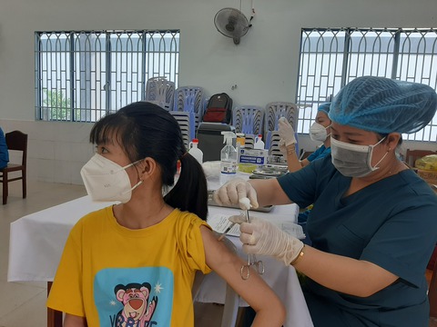 Cần Thơ tổ chức cao điểm tiêm vắc xin COVID-19 trong tháng 8 - Ảnh 1. Cần Thơ tổ chức cao điểm tiêm vắc xin COVID-19 trong tháng 8 - Ảnh 1.