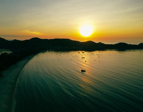 Say nắng vì vẻ đẹp biển Vịnh Hòa, điểm nghỉ ngơi tuyệt vời cho dịp lễ 2-9 - Ảnh 4. Say nắng vì vẻ đẹp biển Vịnh Hòa, điểm nghỉ ngơi tuyệt vời cho dịp lễ 2-9 - Ảnh 4.