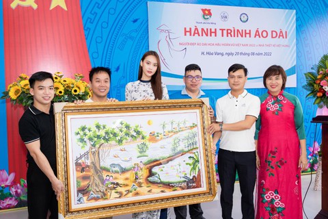 Hà Anh phản hồi sau vụ mặc phản cảm bị phạt 70 triệu; phim zombie Việt tung trailer rùng rợn - Ảnh 7. Hà Anh phản hồi sau vụ mặc phản cảm bị phạt 70 triệu; phim zombie Việt tung trailer rùng rợn - Ảnh 7.