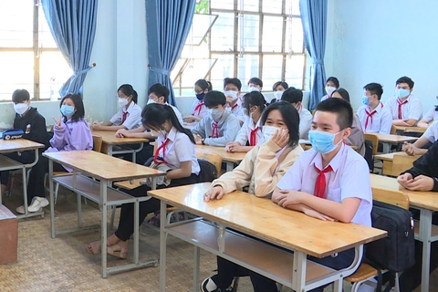 Bình Phước nghiêm cấm bán đồng phục học sinh trong trường học - Ảnh 1. Bình Phước nghiêm cấm bán đồng phục học sinh trong trường học - Ảnh 1.