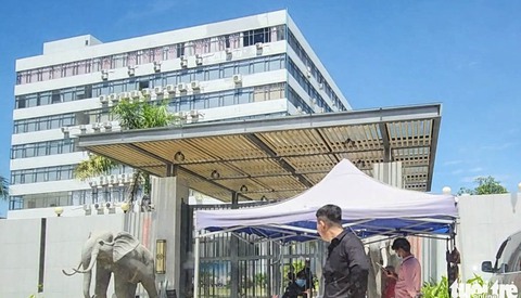 Cạm bẫy việc nhẹ lương cao: đi dễ khó về - Ảnh 1. Cạm bẫy việc nhẹ lương cao: đi dễ khó về - Ảnh 1.