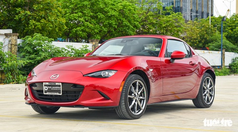 Mazda MX-5 2022 - Xe mui trần độc bản, giá tiền tỉ, 2 chỗ ngồi cho dân chơi Việt - Ảnh 1. Mazda MX-5 2022 - Xe mui trần độc bản, giá tiền tỉ, 2 chỗ ngồi cho dân chơi Việt - Ảnh 1.