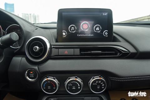 Mazda MX-5 2022 - Xe mui trần độc bản, giá tiền tỉ, 2 chỗ ngồi cho dân chơi Việt - Ảnh 9. Mazda MX-5 2022 - Xe mui trần độc bản, giá tiền tỉ, 2 chỗ ngồi cho dân chơi Việt - Ảnh 9.
