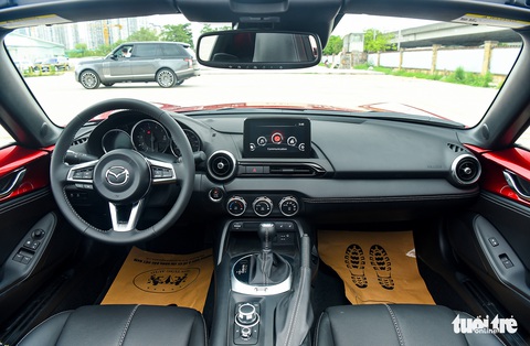 Mazda MX-5 2022 - Xe mui trần độc bản, giá tiền tỉ, 2 chỗ ngồi cho dân chơi Việt - Ảnh 6. Mazda MX-5 2022 - Xe mui trần độc bản, giá tiền tỉ, 2 chỗ ngồi cho dân chơi Việt - Ảnh 6.