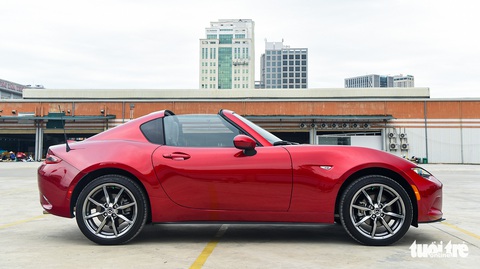 Mazda MX-5 2022 - Xe mui trần độc bản, giá tiền tỉ, 2 chỗ ngồi cho dân chơi Việt - Ảnh 3. Mazda MX-5 2022 - Xe mui trần độc bản, giá tiền tỉ, 2 chỗ ngồi cho dân chơi Việt - Ảnh 3.