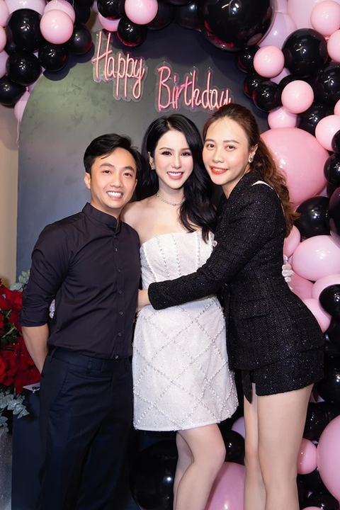 Ảnh vui sao Việt 24-8: Đông Nhi ‘té ngửa’ khi để chồng ở nhà trông con - Ảnh 3. Ảnh vui sao Việt 24-8: Đông Nhi ‘té ngửa’ khi để chồng ở nhà trông con - Ảnh 3.