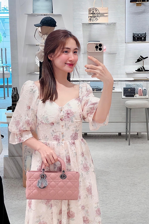 Ảnh vui sao Việt 24-8: Đông Nhi ‘té ngửa’ khi để chồng ở nhà trông con - Ảnh 4. Ảnh vui sao Việt 24-8: Đông Nhi ‘té ngửa’ khi để chồng ở nhà trông con - Ảnh 4.