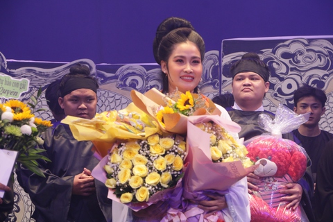 Nghệ sĩ Tú Quyên - đào Thùy Vân của phim Song Lang làm đạo diễn - Ảnh 1. Nghệ sĩ Tú Quyên - đào Thùy Vân của phim Song Lang làm đạo diễn - Ảnh 1.