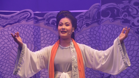 Nghệ sĩ Tú Quyên - đào Thùy Vân của phim Song Lang làm đạo diễn - Ảnh 3. Nghệ sĩ Tú Quyên - đào Thùy Vân của phim Song Lang làm đạo diễn - Ảnh 3.