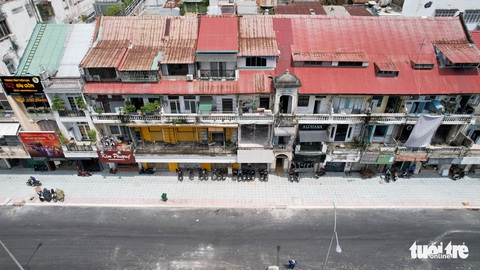 Tháo rào con đường ‘vàng’ Lê Lợi sau 8 năm, mặt bằng đua nhau tăng giá - Ảnh 2. Tháo rào con đường ‘vàng’ Lê Lợi sau 8 năm, mặt bằng đua nhau tăng giá - Ảnh 2.