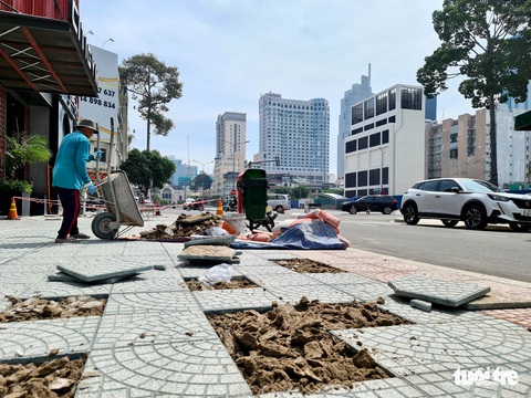 Tháo rào con đường ‘vàng’ Lê Lợi sau 8 năm, mặt bằng đua nhau tăng giá - Ảnh 7. Tháo rào con đường ‘vàng’ Lê Lợi sau 8 năm, mặt bằng đua nhau tăng giá - Ảnh 7.