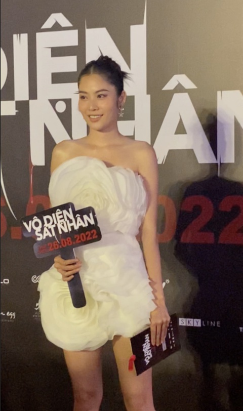 Nam Anh vồ ếch vì bị nhát ma trên thảm đỏ công chiếu phim Vô diện sát nhân - Ảnh 1. Nam Anh vồ ếch vì bị nhát ma trên thảm đỏ công chiếu phim Vô diện sát nhân - Ảnh 1.