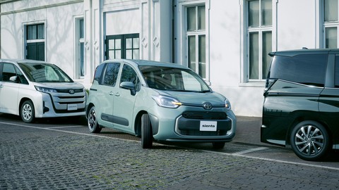 Toyota Sienta 2023 ra mắt: MPV 7 chỗ giá rẻ dùng khung gầm Yaris, cạnh tranh Xpander - Ảnh 4. Toyota Sienta 2023 ra mắt: MPV 7 chỗ giá rẻ dùng khung gầm Yaris, cạnh tranh Xpander - Ảnh 4.