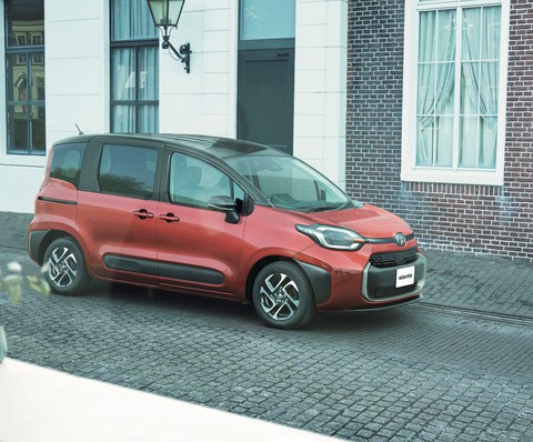 Toyota Sienta 2023 ra mắt: MPV 7 chỗ giá rẻ dùng khung gầm Yaris, cạnh tranh Xpander - Ảnh 1. Toyota Sienta 2023 ra mắt: MPV 7 chỗ giá rẻ dùng khung gầm Yaris, cạnh tranh Xpander - Ảnh 1.