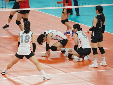 Bóng chuyền nữ Việt Nam đánh bại Hàn Quốc ở giải châu Á - Ảnh 3. Bóng chuyền nữ Việt Nam đánh bại Hàn Quốc ở giải châu Á - Ảnh 3.