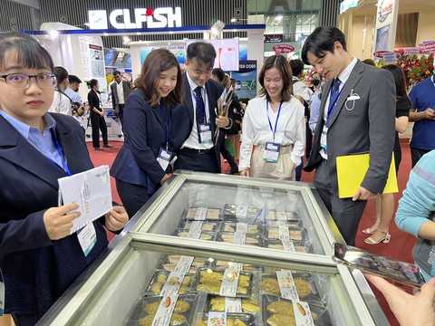 Vietfish 2022 khai màn, doanh nghiệp Việt phấn khởi đón khách nước ngoài - Ảnh 3. Vietfish 2022 khai màn, doanh nghiệp Việt phấn khởi đón khách nước ngoài - Ảnh 3.