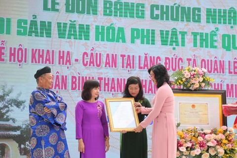 Lễ Khai hạ - Cầu an tại lăng Lê Văn Duyệt là di tích văn hóa phi vật thể cấp quốc gia - Ảnh 1. Lễ Khai hạ - Cầu an tại lăng Lê Văn Duyệt là di tích văn hóa phi vật thể cấp quốc gia - Ảnh 1.