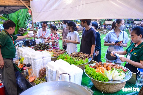 Đã mắt, no bụng với 300 món ngon vùng miền hội tụ về TP.HCM - Ảnh 7. Đã mắt, no bụng với 300 món ngon vùng miền hội tụ về TP.HCM - Ảnh 7.