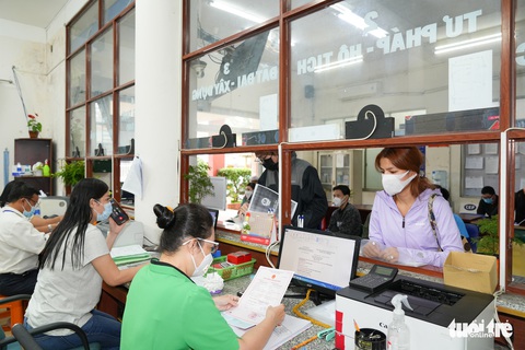 Vì sao công chức TP.HCM bị quá tải? - Ảnh 2. Vì sao công chức TP.HCM bị quá tải? - Ảnh 2.