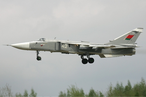 Belarus cải tiến cường kích Su-24 để mang vũ khí hạt nhân - Ảnh 1. Belarus cải tiến cường kích Su-24 để mang vũ khí hạt nhân - Ảnh 1.