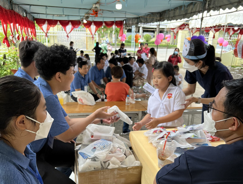 Mang nụ cười đến cho 1.000 trẻ ở Trà Vinh - Ảnh 5. Mang nụ cười đến cho 1.000 trẻ ở Trà Vinh - Ảnh 5.