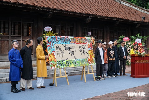 Tình yêu tiếng Việt đã kết nối thư pháp và graffiti - Ảnh 3. Tình yêu tiếng Việt đã kết nối thư pháp và graffiti - Ảnh 3.