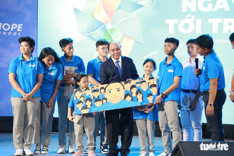 Xúc động ngày hội tới trường của 200 học sinh mồ côi vì dịch COVID-19 - Ảnh 5. Xúc động ngày hội tới trường của 200 học sinh mồ côi vì dịch COVID-19 - Ảnh 5.