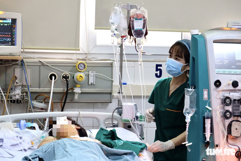 Nguy kịch vì tự điều trị sốt xuất huyết tại nhà - Ảnh 2. Nguy kịch vì tự điều trị sốt xuất huyết tại nhà - Ảnh 2.