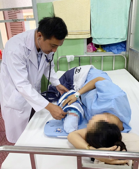 Cứu sống sản phụ 2 lần sốc phản vệ nặng khi mổ bắt con - Ảnh 1. Cứu sống sản phụ 2 lần sốc phản vệ nặng khi mổ bắt con - Ảnh 1.
