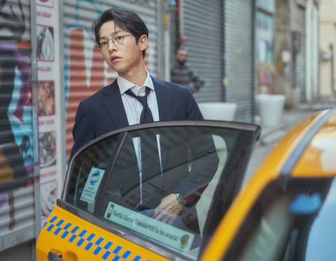 Fan hốt hoảng tạo hình của Song Joong Ki trong phim mới về tài phiệt - Ảnh 1. Fan hốt hoảng tạo hình của Song Joong Ki trong phim mới về tài phiệt - Ảnh 1.
