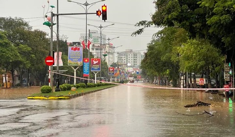 Nhiều đô thị phía Bắc ngập sau mưa bão số 3 - Ảnh 5. Nhiều đô thị phía Bắc ngập sau mưa bão số 3 - Ảnh 5.