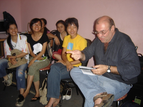 Vĩnh biệt André Van In, ông thầy điện ảnh người Pháp tha thiết yêu Việt Nam - Ảnh 1. Vĩnh biệt André Van In, ông thầy điện ảnh người Pháp tha thiết yêu Việt Nam - Ảnh 1.